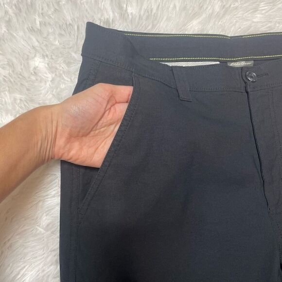 Eddie Bauer Mens Black Pants Size 34x32 Stretchy Zipper Pocket - Picture 3 of 12